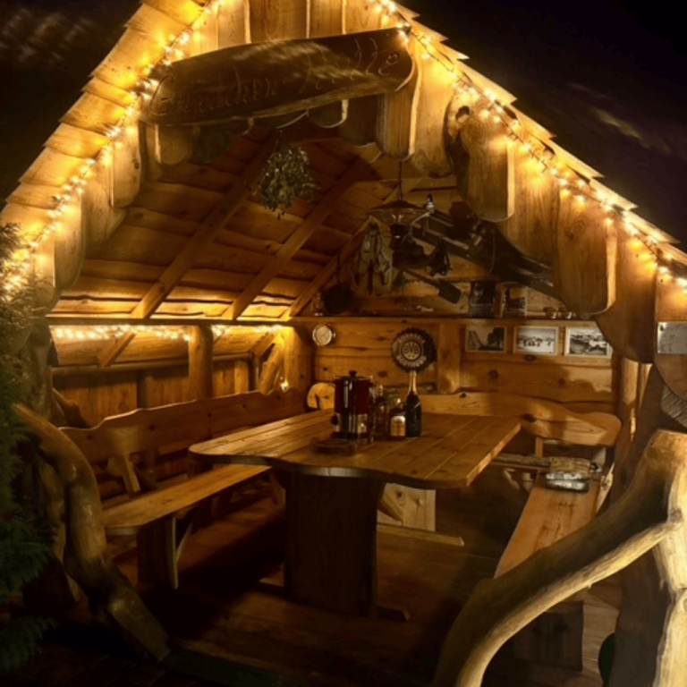 Gemütlichkeit im Rustikalen Gartenpavillon